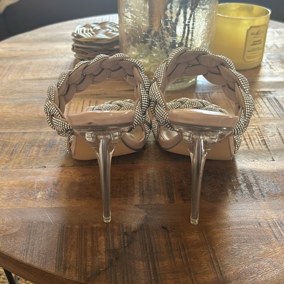 Azalea Wang - Picture 3 of 5